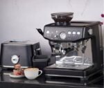 Sage the Barista Express Impress SES876BST Siebträgermaschine, Black Stainless Steel
